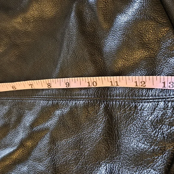 Elegant Black Leather Handbag - Picture 5 of 8